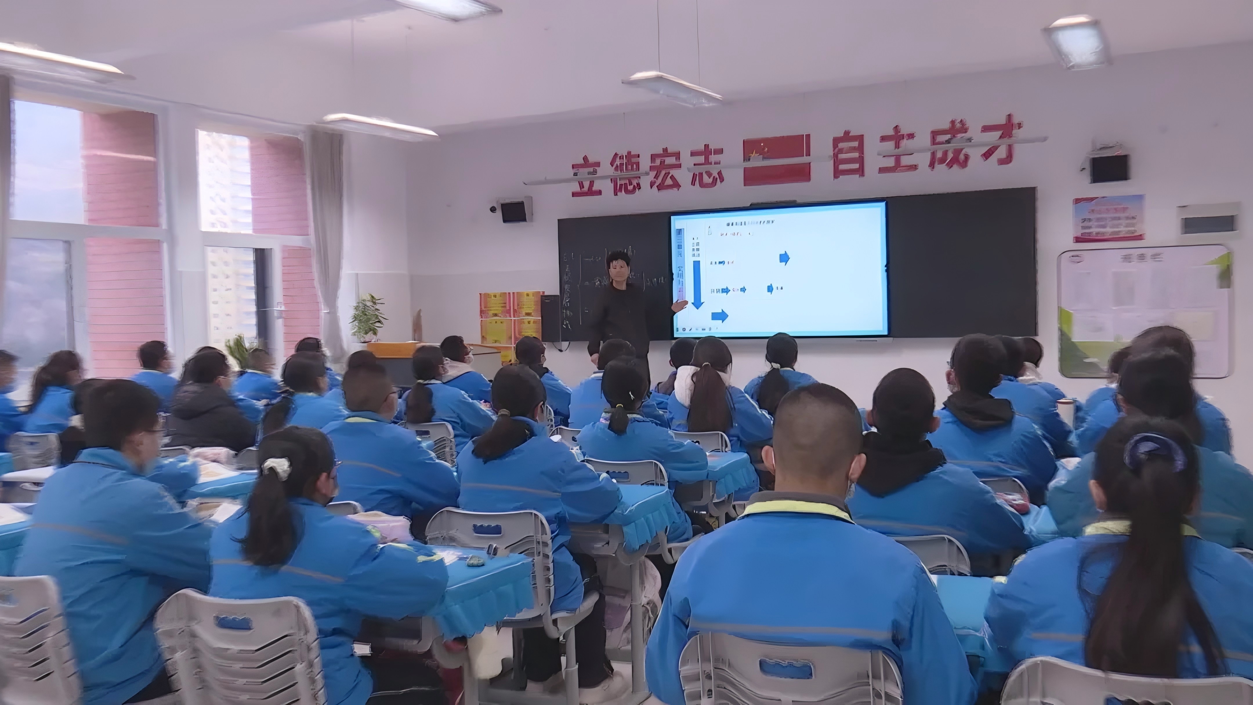 五年砺剑育桃李 均衡育人开新局