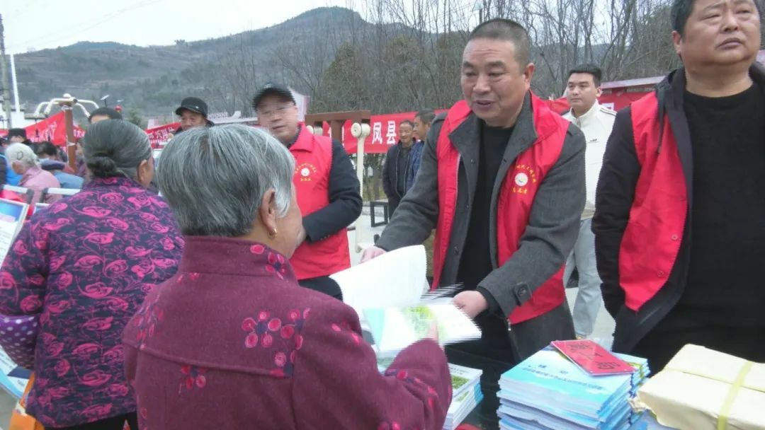 凤县:持续开展“科普+”“八进” 助推全民科学素质大提升(2).jpg